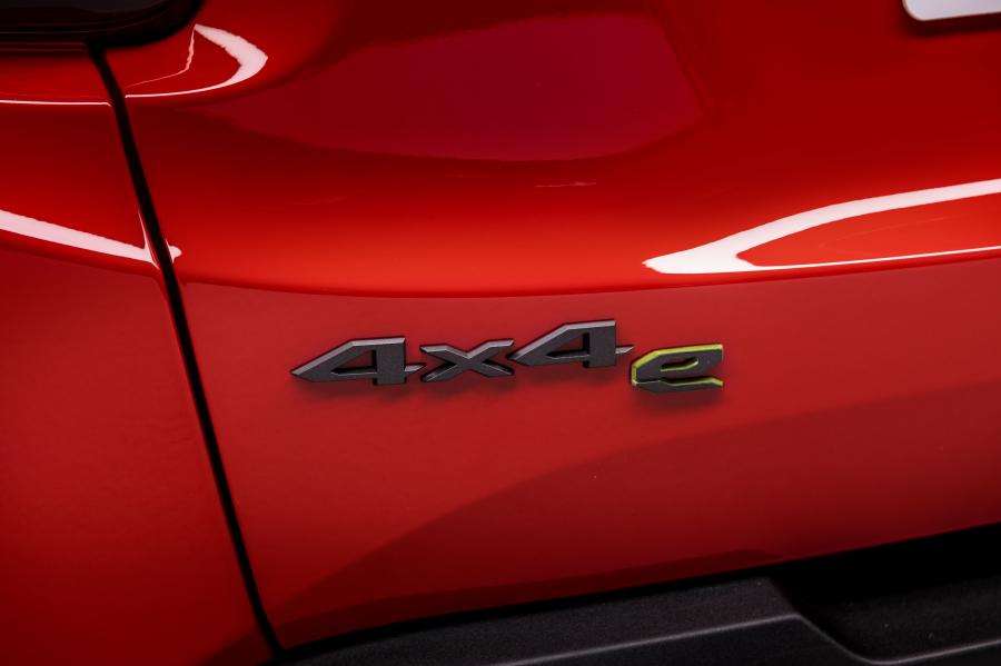 Логотип Jeep Renegade Trailhawk Plug-in Hybrid (BU) 2019 года  (WW) (фото 7 из 25)